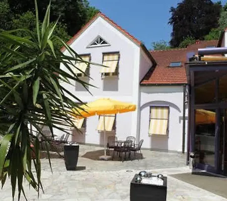 מלון Atrium Garni