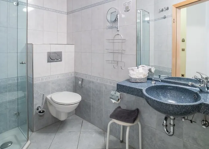 Atrium Garni Hotel 3*