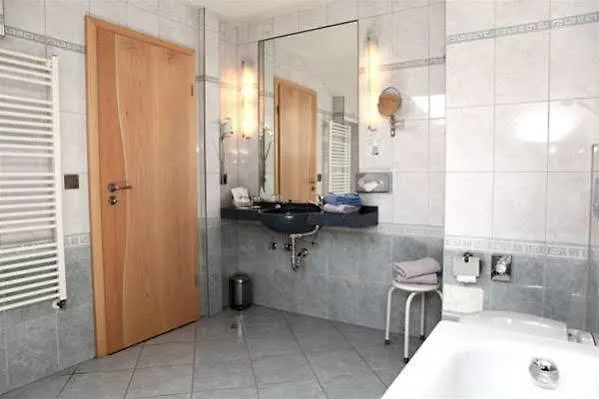 Atrium Garni Hotel 3*